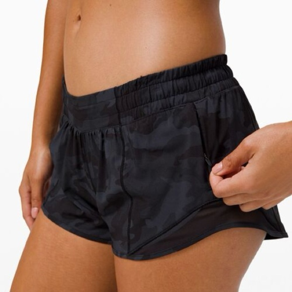 Lululemon-Hotty Hot LR Short 2.5" *Lined